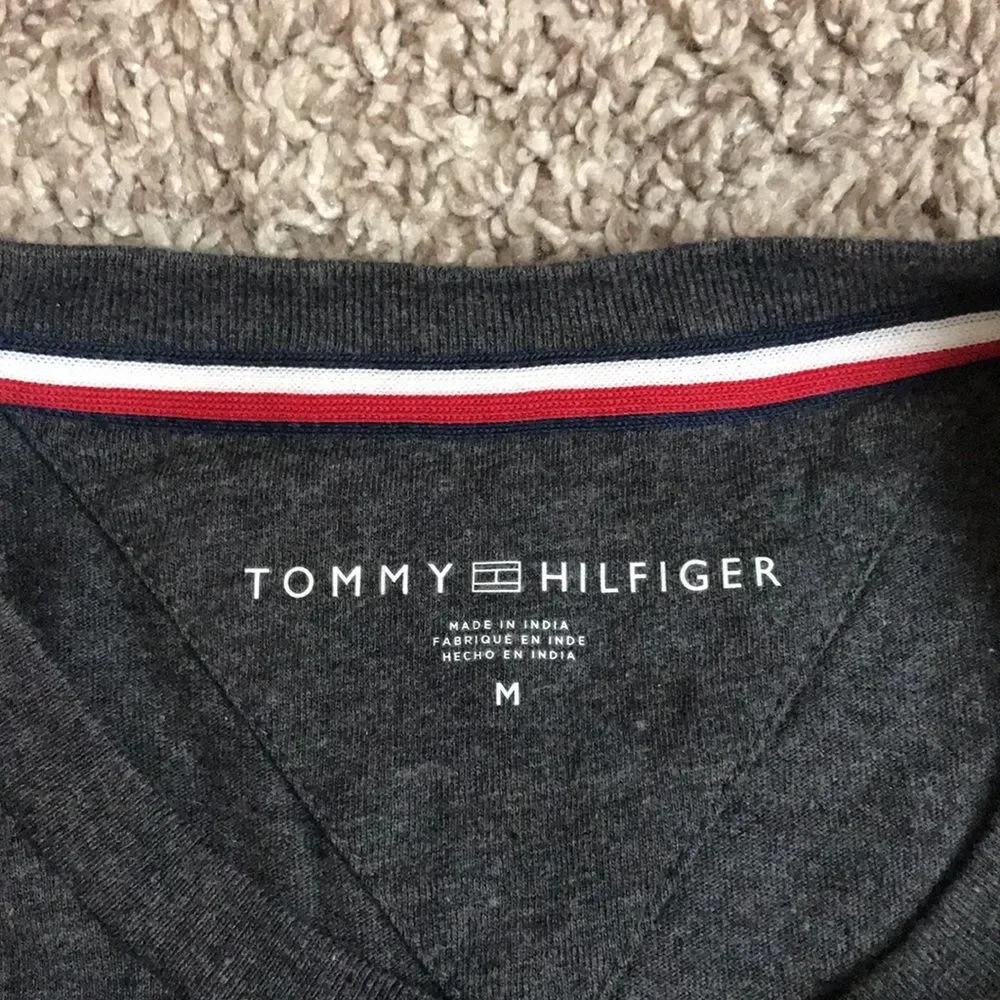 Tommy Hilfiger Dark Gray Tee T-shirt Men’s Medium Crew Neck Short Sleeve